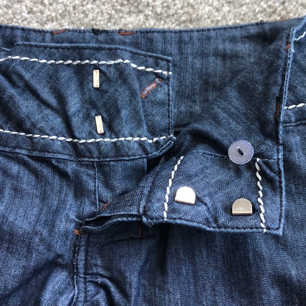 Shorts - Picture 4 of 5